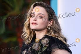 Alicia Sutton's Instagram, Twitter & Facebook