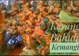Balado is an indonesian type of sambal originated from west sumatra, padang cuisine to be exact. Resep Kerang Balado Kemangi Oleh Wiewied Kitchen S Cookpad