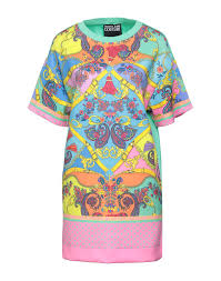 It lies 2,600 km (1,600 mi) northwest of perth and 1,327 km (825. Kleider Von Versace Jeans Couture Fur Frauen Gunstig Online Kaufen Bei Fashn De