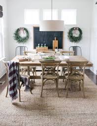 Epic 25 Lovely Modern Rugs Ideas For Your Dining Room Https Bosidolot Com 2018 11 14 25 Lovely Holiday Dining Room Holiday Dining Room Decor Dining Room Rug