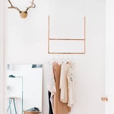Rangements Diy 14 Idees Pour Fabriquer Un Portant A Vetements Decoration Interieure Diy Rangement Rangement