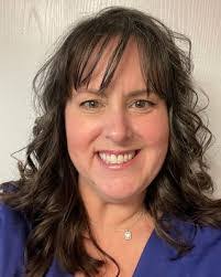 Sara Sands's Instagram, Twitter & Facebook