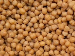 Para preparar garbanzos, se dejan en remojo durante la noche anterior, eliminan el agua y los cocinan en agua hirviendo hasta que estén blandos. 3 Errores Que Debes Evitar Al Cocer Garbanzos