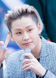 Ilhoon, kasım 2016'da bir hayran imzasında. Jung Il Hoon Wikipedia
