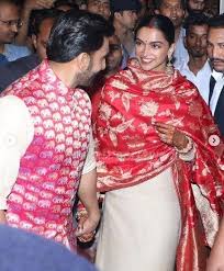 Newlywed Deepika Padukone Ranveer Singh Are All Smiles And Happy As They Return Mumbai Deepika Padukone Style Deepika Padukone Deepika Ranveer