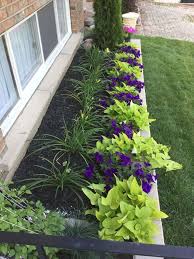15 Beautiful Flower Beds In Front Of House Ideas Gardendesign Gardeningtip Front House Landscaping Small Front Yard Landscaping Front Yard Landscaping Design