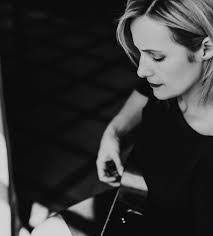 Heidi Talbot's Instagram, Twitter & Facebook