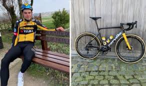 The belgian champion was credited with his third stage victory of this tour after a mighty sprint. Gespot Wout Van Aert Verkent Het Parcours Van De E3 Saxo Ba Het Nieuwsblad Mobile