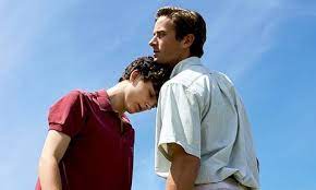 Elio perlman, 17 ans, passe ses vacances dans la villa du xviie siècle que possède sa famille en italie, à jouer de la musique classique, à lire et à flirter avec son amie marzia. Timothee Chalamet And Armie Hammer In Call Me By Your Name Call Me Timothee Chalamet I Movie
