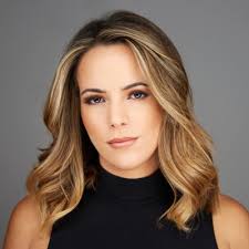 📸 My official CNN headshots are in. I've dreamed of working for this  company since I was a kid learning English by watching the news. This just  drives it home for me --