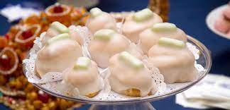 Tra i grandi classici troverete la pasta e patate con la provola, salsicce e friarielli, l'insalata di rinforzo e tante altre ricette, tutte da scoprire. I Migliori Dolci Di Natale Napoletani Li Trovate In Queste 10 Pasticcerie