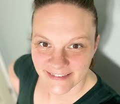 Tara Vernon's Instagram, Twitter & Facebook