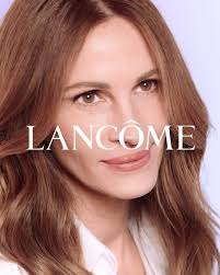 Award-winning bottle designer Suzanne Dalton is the mind behind La vie est  belle's iconic smile. #Lancome #Lavieestbelle #Lavieestbellelelixir  #Fragrance