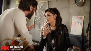 Yes, i guess this is the music of this serie. Sen Cal Kapimi Dun Aksam Deniz Eda Ya Surpriz Olarak Dugun Davetiyelerini Hazirlatti Sencalkapimi Yi Izlemek Icin Linke Tikla Https Www Fox Com Tr Sen Cal Kapimi Bolum 31 Facebook