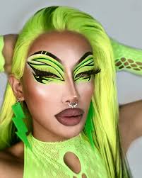 Feeling golden and grateful today!⭐️✨ . . . . . #dragqueen #birthdaylook  #dragqueensofinstagram #leo #golden #gold