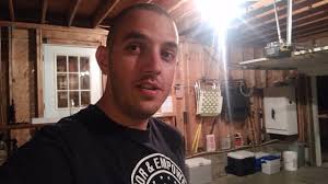 Idiot eats Carolina Reaper and nearly dies!