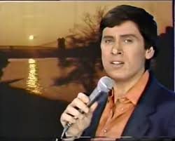 Occhi di ragazza, io vi parlo coi silenzi dell'amore e riesco a dire tante cose che la bocca non dirà quando ti risvegli la mattina, tutto il sole nei tuoi occhi quando si fa notte, nella notte dei tuoi occhi c'è una. Gianni Morandi Eurovision Universe