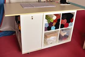 Arbeitsplatz und stauraum in einem! So Wird Aus Ikea Kallax Und Co Ein Ultimativer Nahtisch New Swedish Design