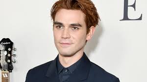 Kj apa, one of the lead stars of riverdale, is going to be a dad following the announcement that he and his girlfriend clara berry are expecting their first child together. Kz8qswngzz52vm