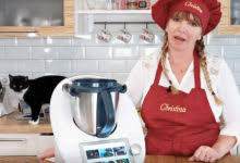 Beat the egg whites until stiff, adding the remaining sugar, gently then add the egg whites into the chocolate. Rezept Thermomix Eischnee Steif Schlagen Anleitung Video