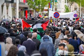 Am mittwochnachmittag haben sich hunderte demonstranten auf der mariahilfer straße in wien zusammengefunden, um gegen israel und für palästina zu. Presse Service Wien On Twitter Gestern Fand In Wien Eine Pro Palastinensische Demonstration Statt Etwa 2000 Personen Nahmen An Der Veranstaltung Teil Die Von Der Palastina Solidaritat Osterreich Der Antisemitischen Bds Kampagne Der