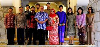 About 1,200 guests attended the bersanding ceremony and the bride wore a stunning diamond tiara. Views Of Johor Sultan Matter In The Construction Of Rapid Transit System Mothership Sg News From Singapore Asia And Around The World