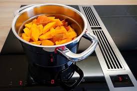 Saftige apfelstcke treffen auf cremigem rhrteig. Mega Kuchen Mobel Brotz Und Mega Mobel Badische Zeitung Ticket