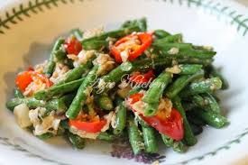 Mari mencuba masakan kacang panjang yang digoreng dengan telur. Kacang Goreng Telur Azie Kitchen