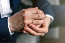 See more of cincin kahwin , tunang & couple on facebook. Lelaki Kalau Nak Pakai Cincin Kena Tahu 10 Perkara Ini Dahulu Pesona Pengantin