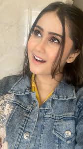 Kal nehi thi jo🤷🏻‍♀️☹️, Aj lagti hu🥰🫶🏻❤️, #goodafternoon ✨💛, ., .,  #thissong #reel #reelindia #followers #follow #like #explore #bollywood  #vibes #expression #love #video #watch #afternoon #expression ...