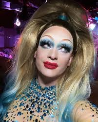 Ginger Hunter's Instagram, Twitter & Facebook