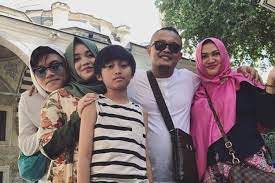 Lina mantan istri sule sebelum menghembuskan nafas terakhir!!! Sule Bagikan Video Kenangan Terakhir Dengan Mendiang Mantan Istri Halaman All Kompas Com