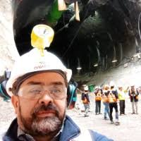 100+ perfiles de «Constructor»