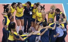 A seleção brasileira feminina de vôlei terminou a fase de classificação em segundo lugar, com 40 pontos (13 vitórias e duas derrotas). Brasil X Estados Unidos Final Do Volei Feminino 11 08 2012 Esporte Fotografia Folha De S Paulo