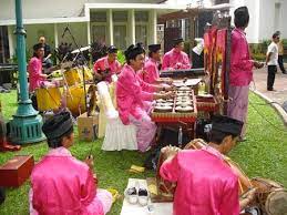 Hal itu terungkap dari pernyataan kaeppler (1980: Musik Pengiring Tari Tradisional Di Indonesia Sistem Informasi Hukum