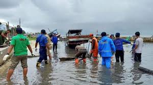 Temukan paket harga kepulauan seribu menarik dari kami. Petugas Tertibkan Bangkai Kapal Di Kelurahan Pulau Lancang Kepulauan Seribu Tribun Jakarta