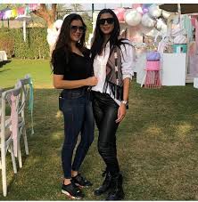 وقد أتت بأساليب عدة ومميزة تليق بأسلوب المرأة الجريئة التي تحب التغيير في اطلالاتها في مناسبة عيد الاضحى 2021. Ø¨ÙƒÙ„Ù…Ø§Øª Ø±Ù‚ÙŠÙ‚Ø© Ø±ÙŠÙ… Ø³Ø§Ù…Ù‰ ØªÙ‡Ù†Ø¦ Ù…Ù‰ Ø¹Ù…Ø± ÙÙ‰ Ø¹ÙŠØ¯ Ù…ÙŠÙ„Ø§Ø¯Ù‡Ø§