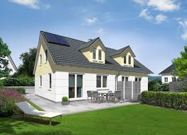 Modernes Doppelhaus Im Landhausstil Mit Satteldach Architektur Gaube Massivhaus Schlusselfertig Bauen Ideen Doppelhaus Haus Town Country Haus Style At Home