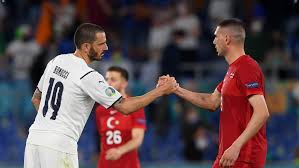 Berardi incearca o centrare in fata portii, balonul se loveste de demiral si se 43: H Ofb1zycpy1ym