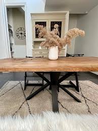 Table bistrot de pied central plateau bois carré en style industriel vintage. 13 Inspirations Of Tables With Central Base La Fabrique Des Pieds