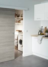 Cette Porte Coulissante Effet Bois Gris Clair Associee Au Systeme A Galandage Integra Soft Est Incontes Porte Coulissante Porte Galandage Amenagement Placard