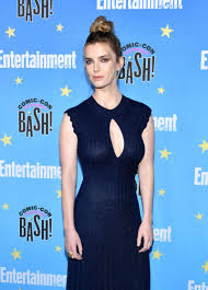 Betty gilpin on glow, emmy nomination & getting a concussion. Betty Gilpin Style Clothes Outfits And Fashion Celebmafia