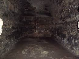 Eski sinop cezaevi, i̇stifan kaya mezarları, i̇sti̇fan sulu kilisesi, i̇stifan limanı, yalı cami, rum ve yunan mimarisine örnek olan tarihi ayancık evleri sinop gezilecek yerler listenizde görmeyi en çok merak edeceğiniz yerler arasında belkide bir numara! Tarihi Sinop Cezaevi Zindan Ici Picture Of Sinop Cezaevi Tripadvisor