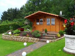 Jeder stein hat seinen platz beim anlegen eines steingartens. Gartenhaus In Hanglage Aufbau Einrichtung Und Gartengestaltung