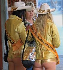 Hast du schon von kleidung gehört, die aus dem plastikmüll aus dem meer hergestellt wird? Kostenlose Foto Madchen Werbung Fruhling Mode Kleidung Kurze Hose Cowboy Sexy Nackt Junge Frau Metermaids Po Vulgar Surfer Paradies Cowboyhute 2719x3023 1294413 Kostenlose Bilder Pxhere