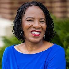 Evelyn Taylor's Instagram, Twitter & Facebook