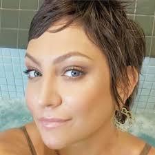 Laura Elyse Jacobson Kuhl (@lauraelyse444) • Threads, Say more