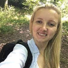 Elaine Mosby's Instagram, Twitter & Facebook