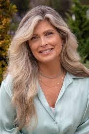 Laurel Barton's Instagram, Twitter & Facebook