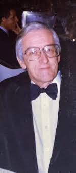 Robert Kneeland's Instagram, Twitter & Facebook